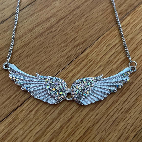 💵3/$20 Bling Wing Necklace - Picture 8 of 11